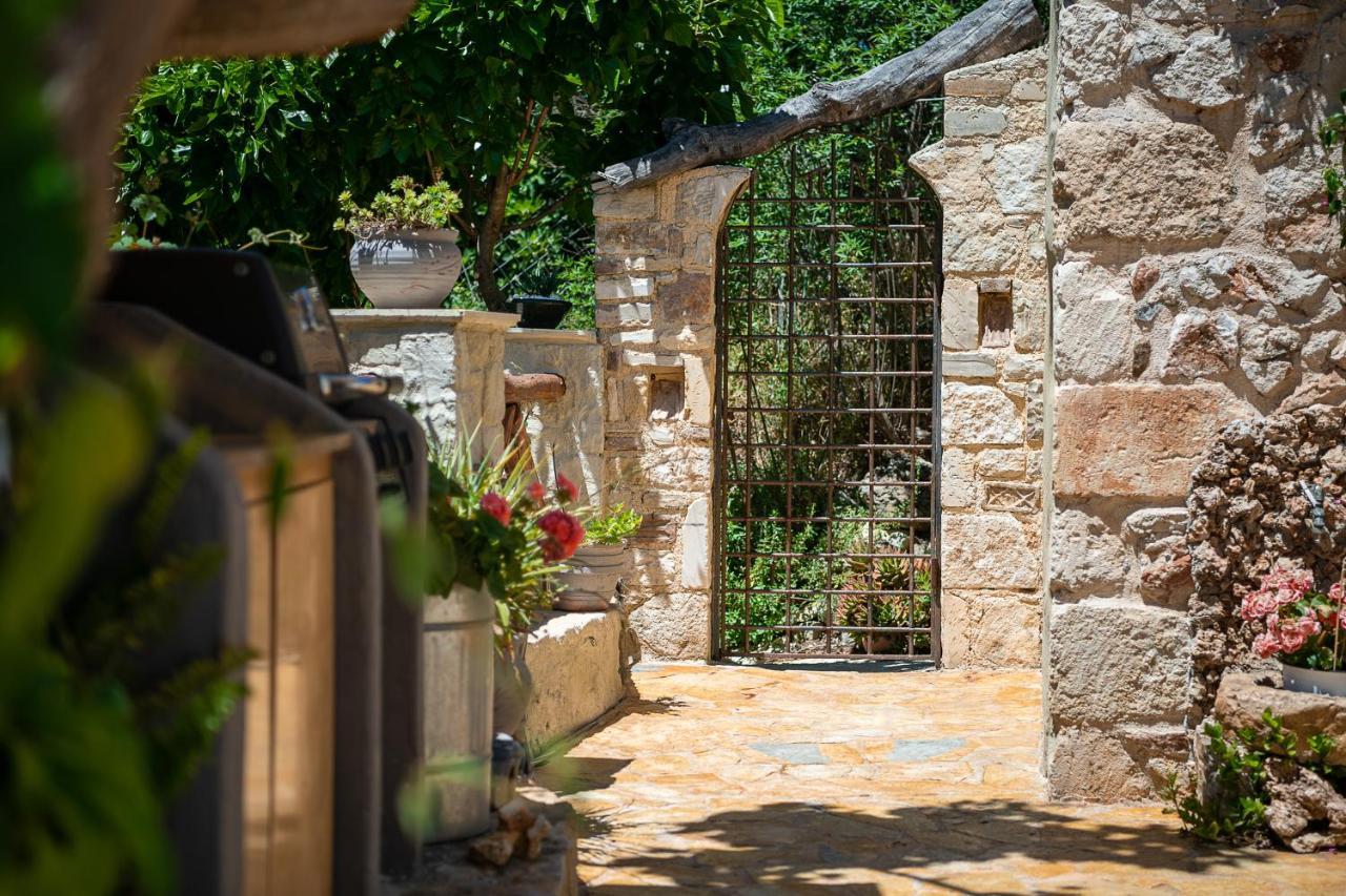 Verekinthos Villas - Pool, Hot Tub, Bbq, Kids Playground, Stunning Mountain Views Yerolákkos Buitenkant foto