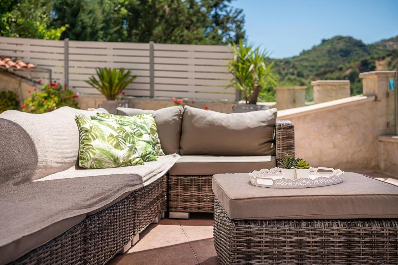 Verekinthos Villas - Pool, Hot Tub, Bbq, Kids Playground, Stunning Mountain Views Yerolákkos Buitenkant foto