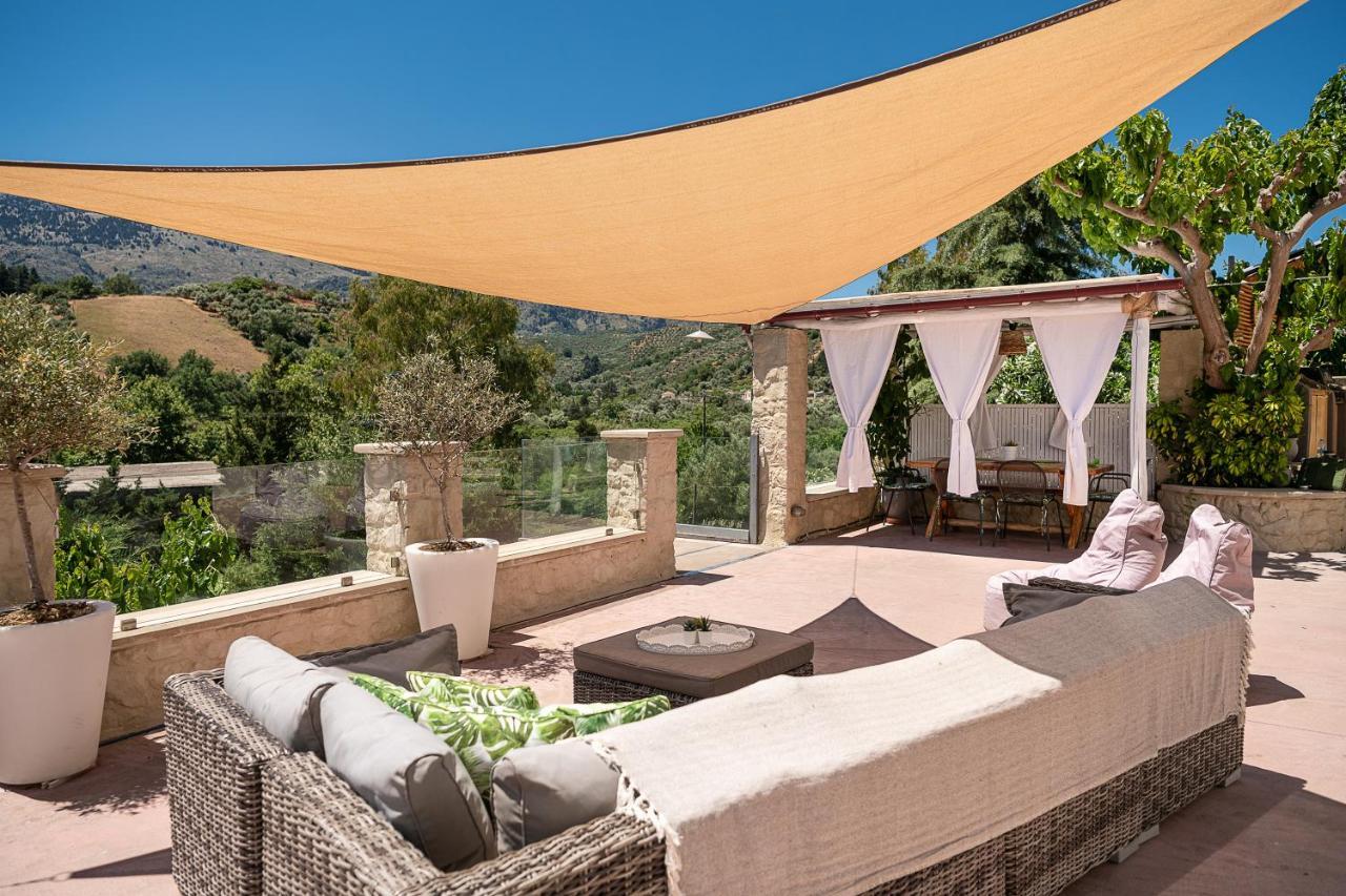 Verekinthos Villas - Pool, Hot Tub, Bbq, Kids Playground, Stunning Mountain Views Yerolákkos Buitenkant foto
