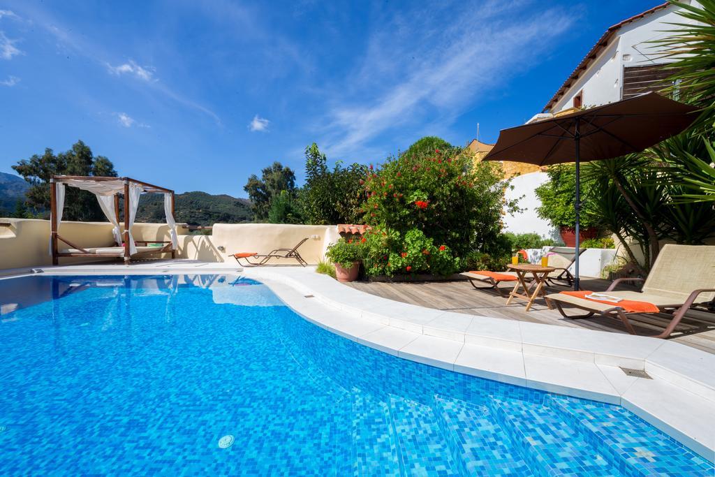 Verekinthos Villas - Pool, Hot Tub, Bbq, Kids Playground, Stunning Mountain Views Yerolákkos Buitenkant foto
