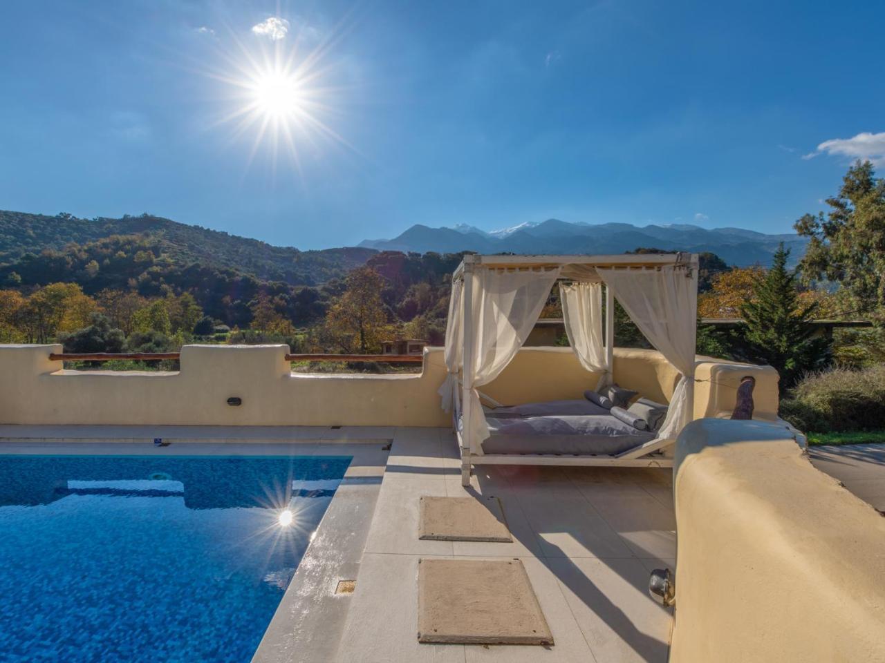 Verekinthos Villas - Pool, Hot Tub, Bbq, Kids Playground, Stunning Mountain Views Yerolákkos Buitenkant foto