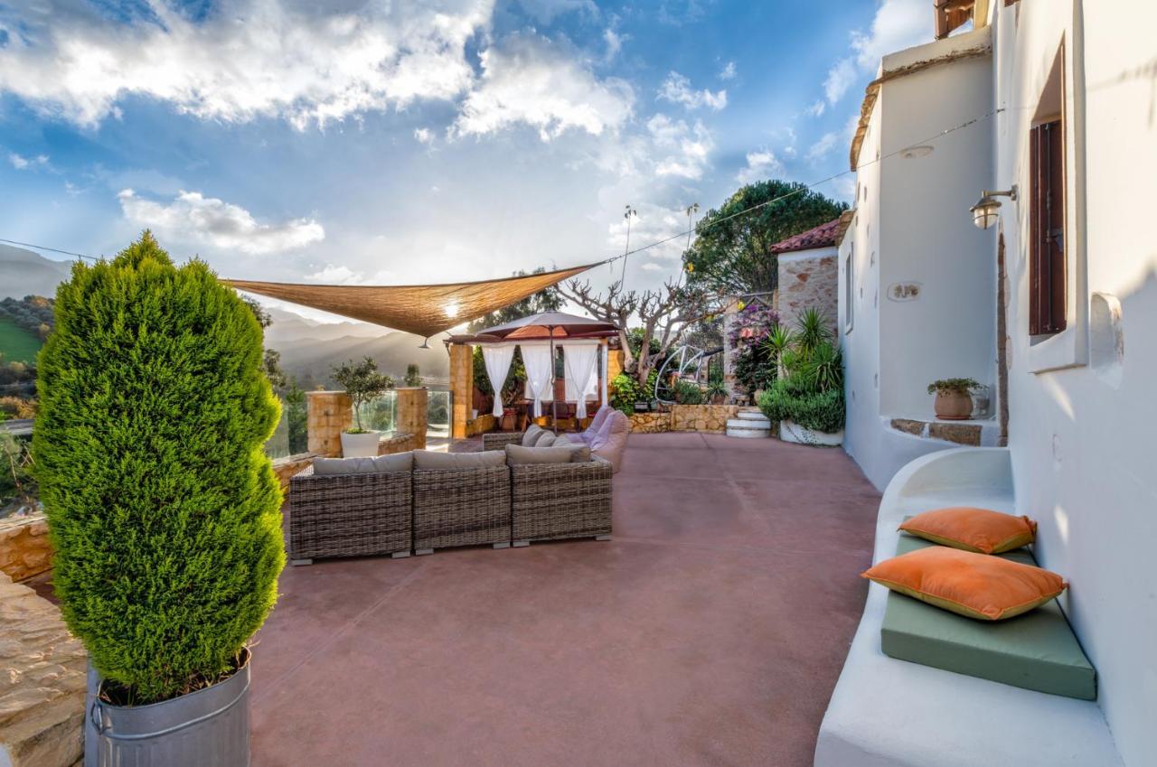 Verekinthos Villas - Pool, Hot Tub, Bbq, Kids Playground, Stunning Mountain Views Yerolákkos Buitenkant foto