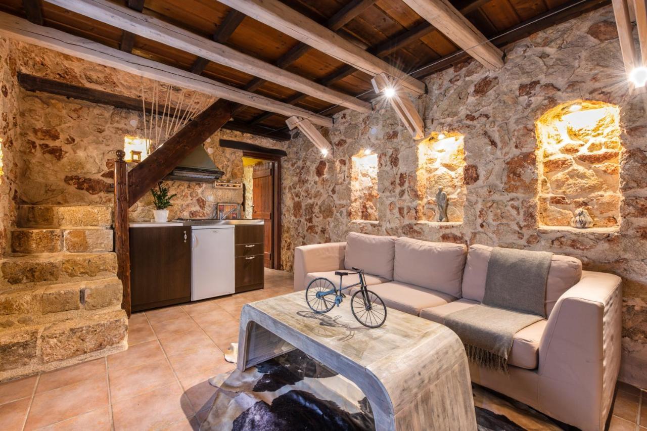 Verekinthos Villas - Pool, Hot Tub, Bbq, Kids Playground, Stunning Mountain Views Yerolákkos Buitenkant foto