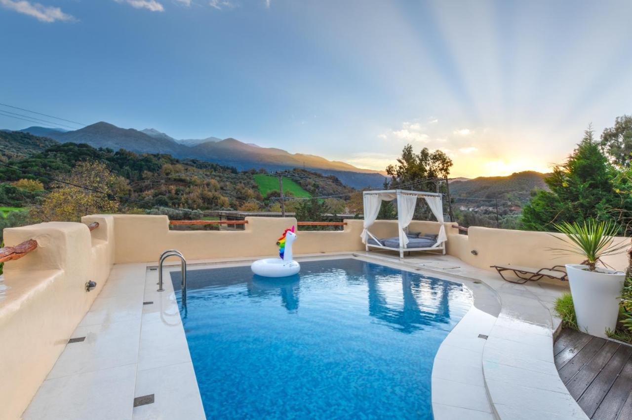 Verekinthos Villas - Pool, Hot Tub, Bbq, Kids Playground, Stunning Mountain Views Yerolákkos Buitenkant foto